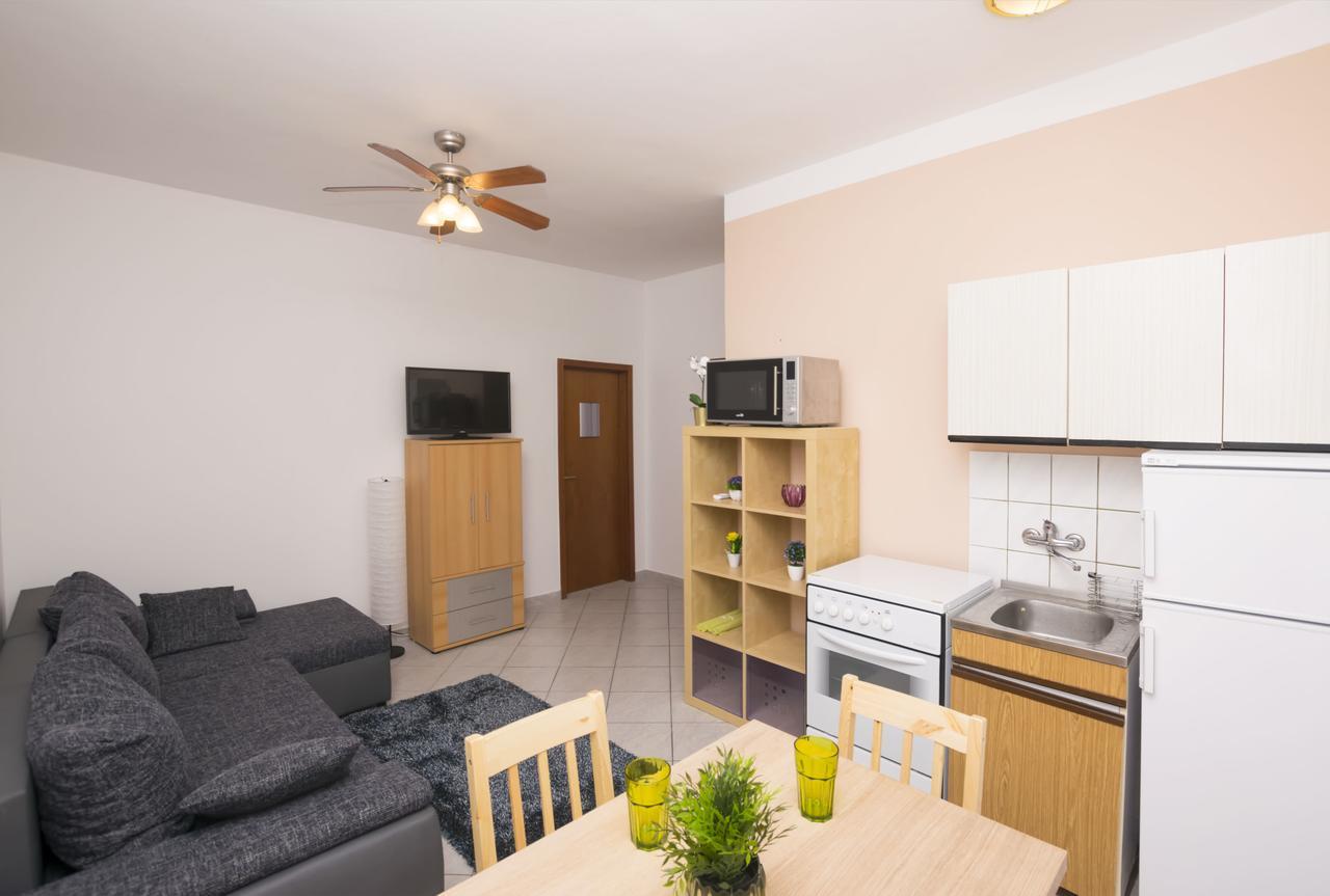 Apartments Katarina Pirovac Buitenkant foto