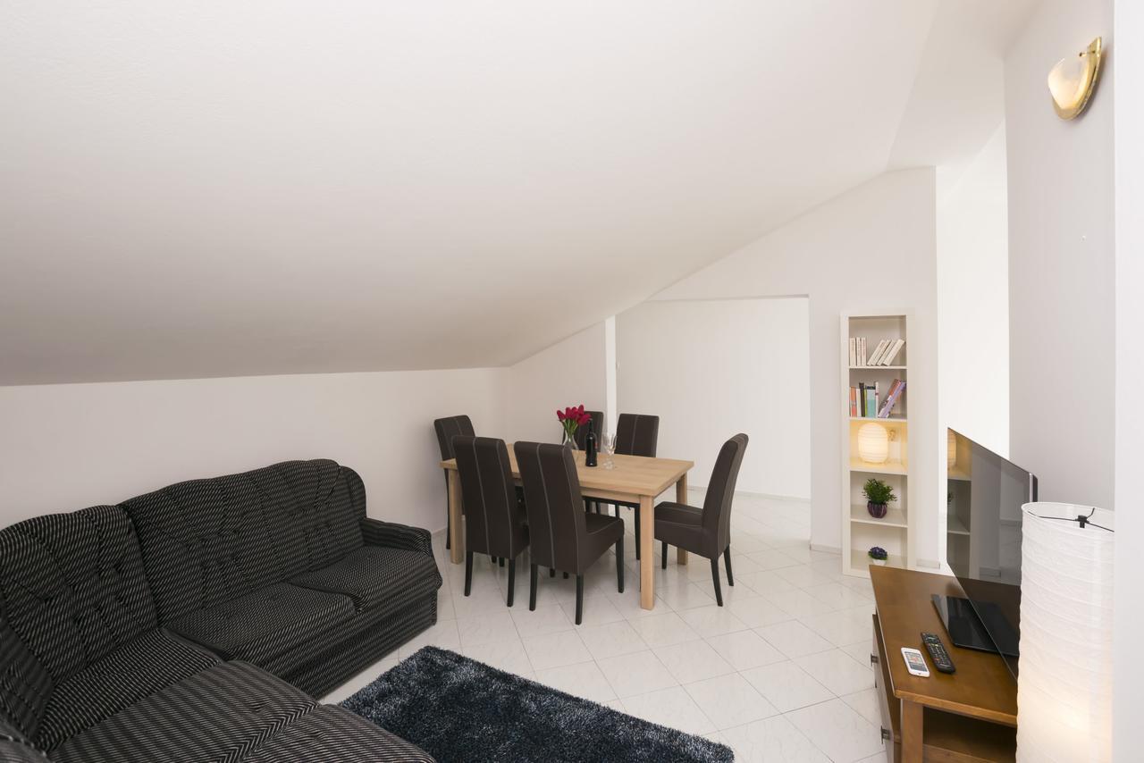 Apartments Katarina Pirovac Buitenkant foto