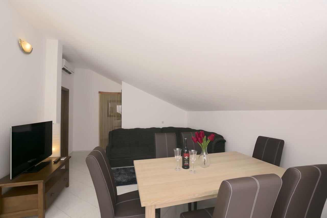 Apartments Katarina Pirovac Buitenkant foto