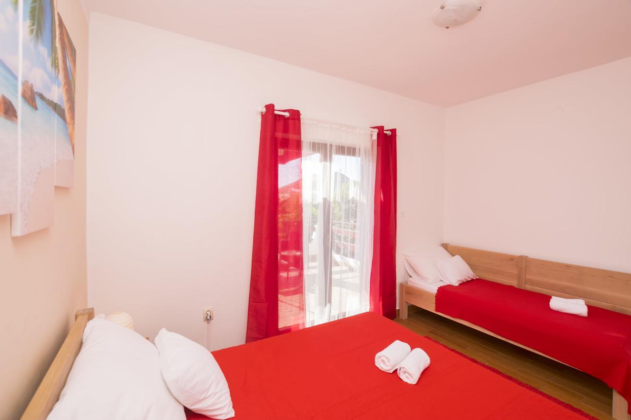 Apartments Katarina Pirovac Buitenkant foto