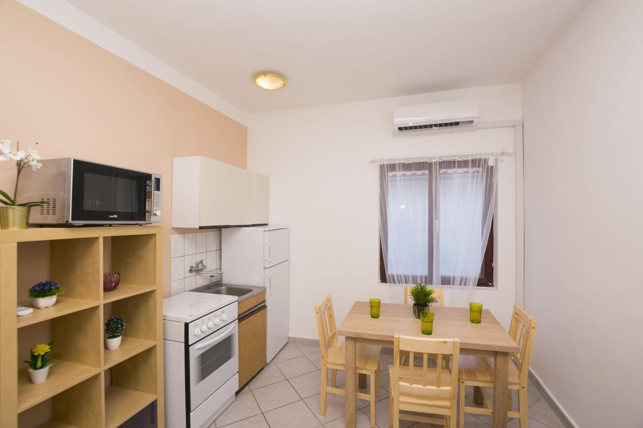 Apartments Katarina Pirovac Buitenkant foto