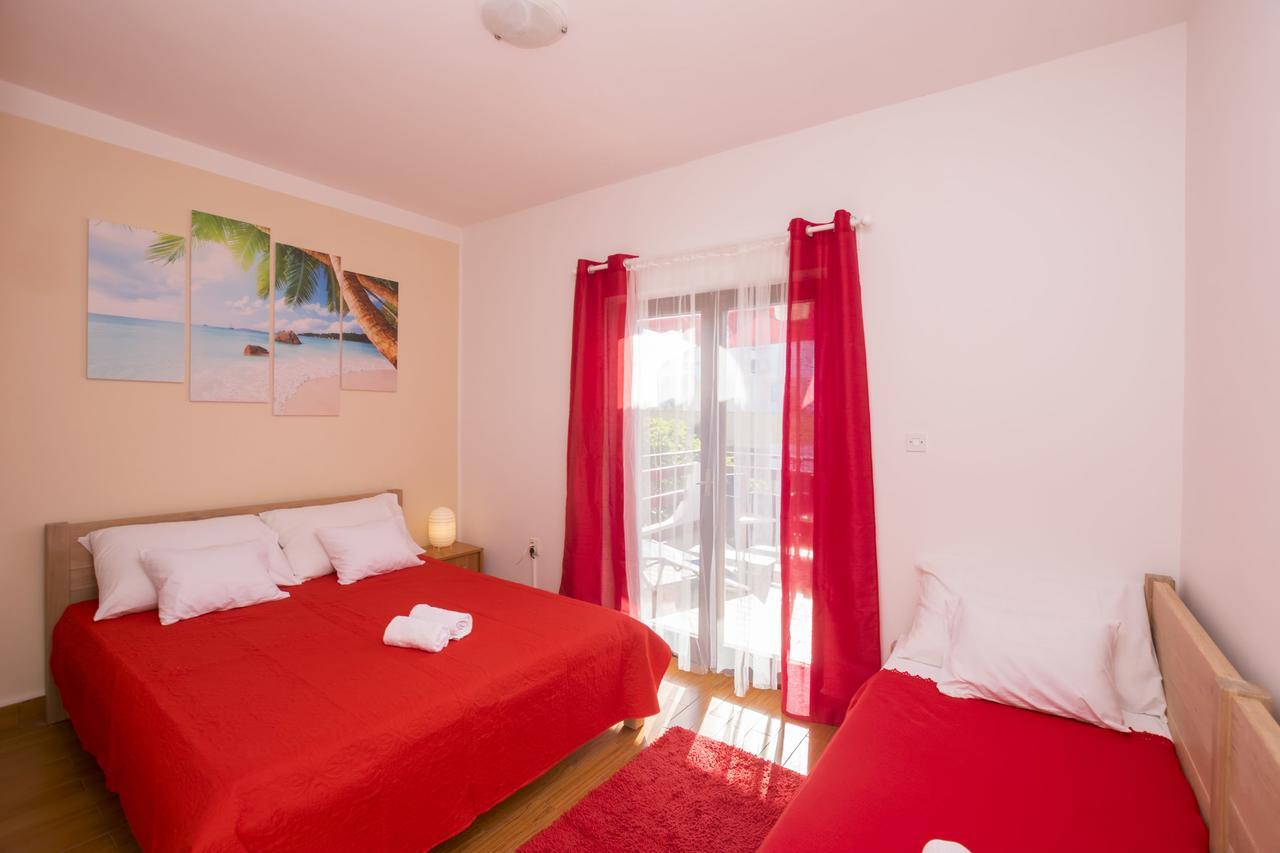 Apartments Katarina Pirovac Buitenkant foto
