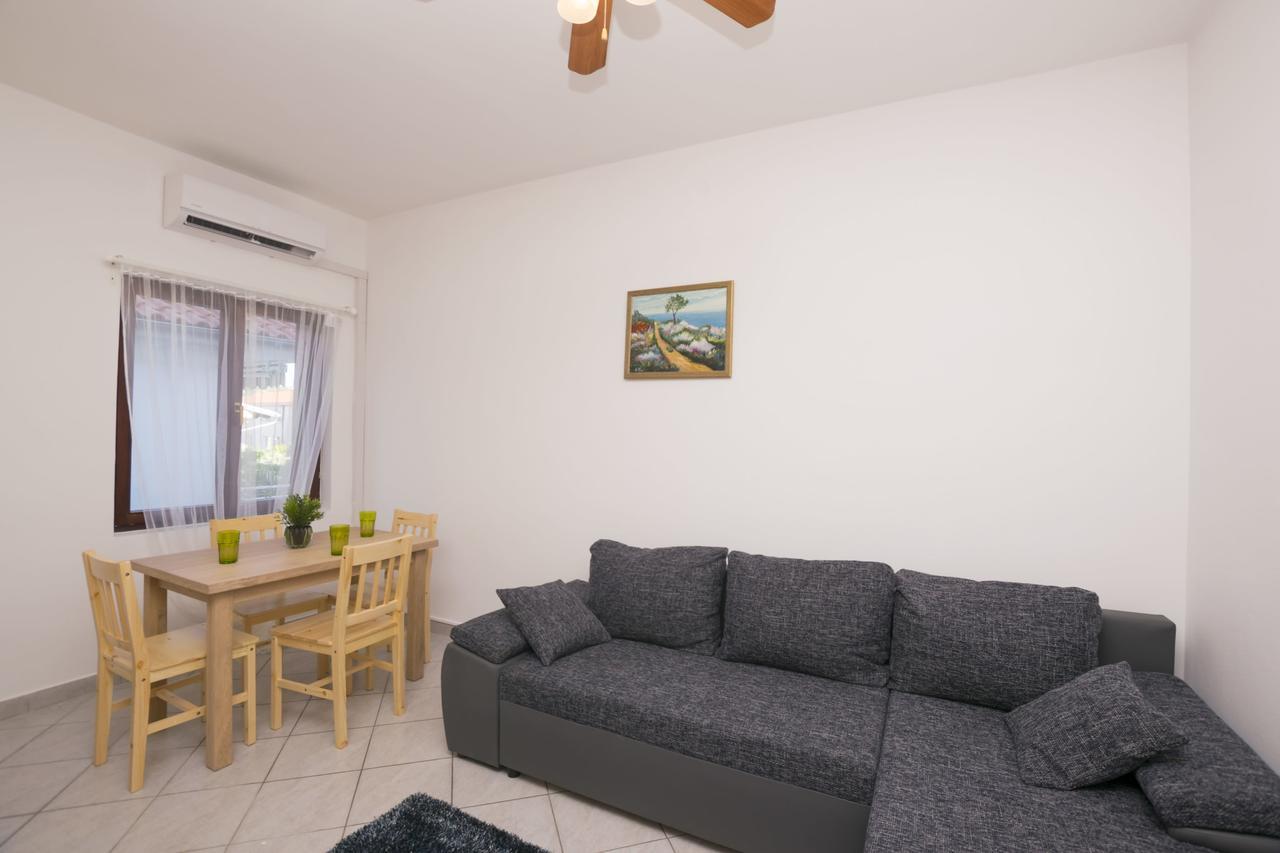 Apartments Katarina Pirovac Buitenkant foto